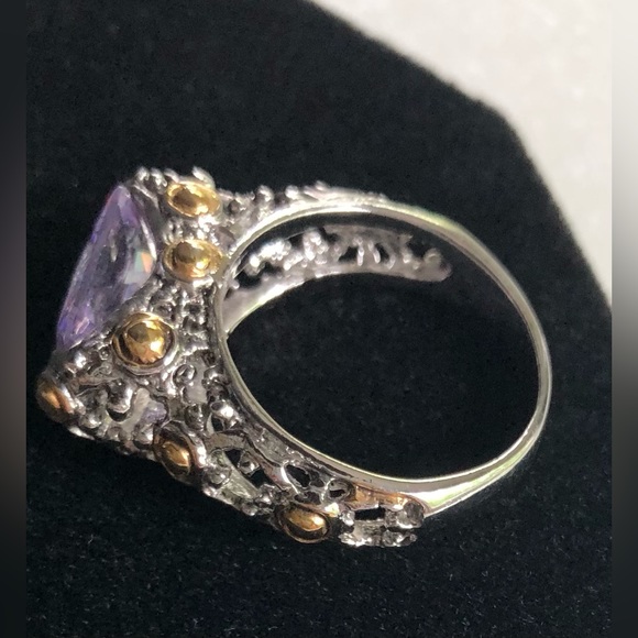 Beautiful Faceted Purple Stone 18KGE Ring - Picture 8 of 11